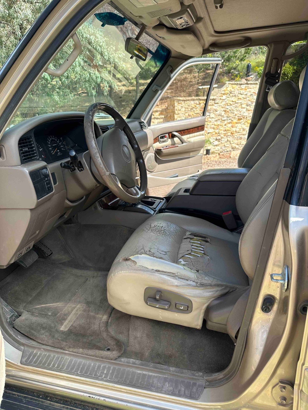 Lexus-LX-1996-SUV-15