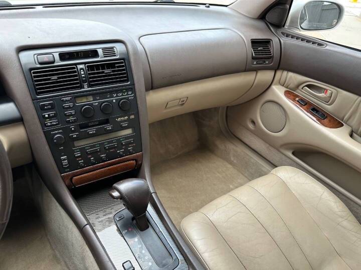Lexus-gs300-1993-white-18