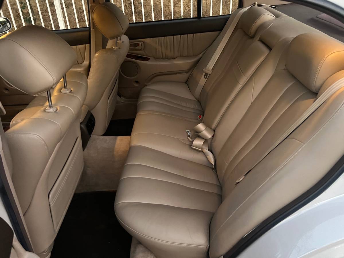 Lexus-gs300-1994-white-15