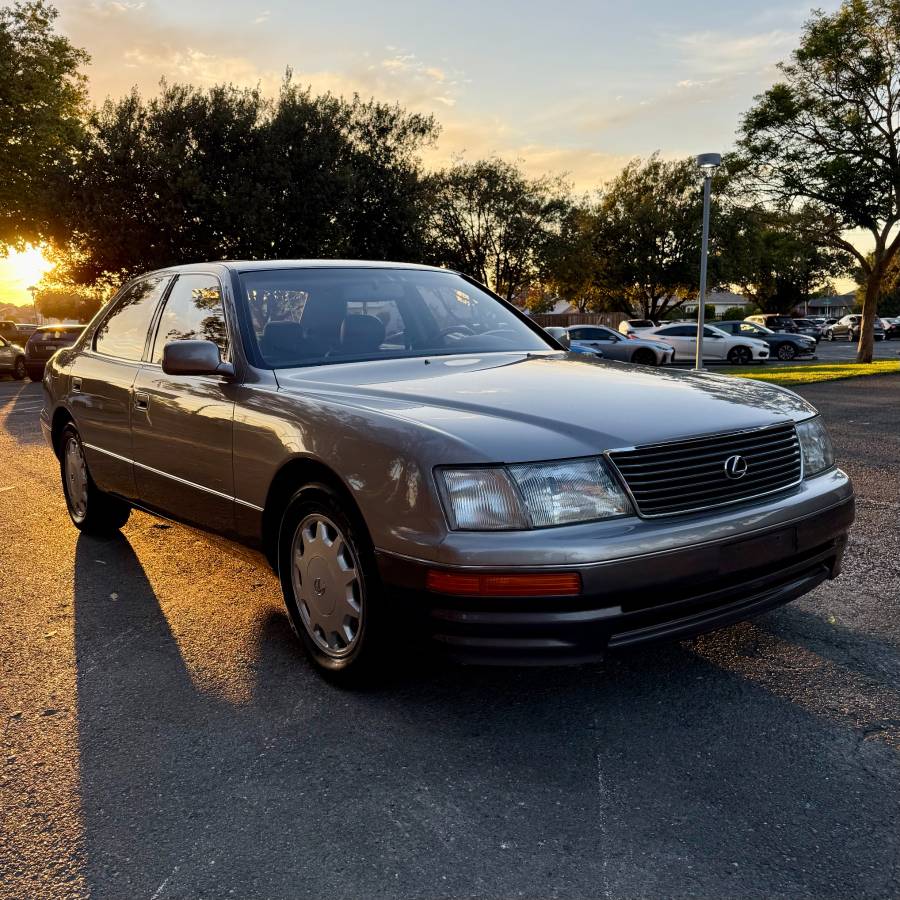 Lexus-ls-1995-grey
