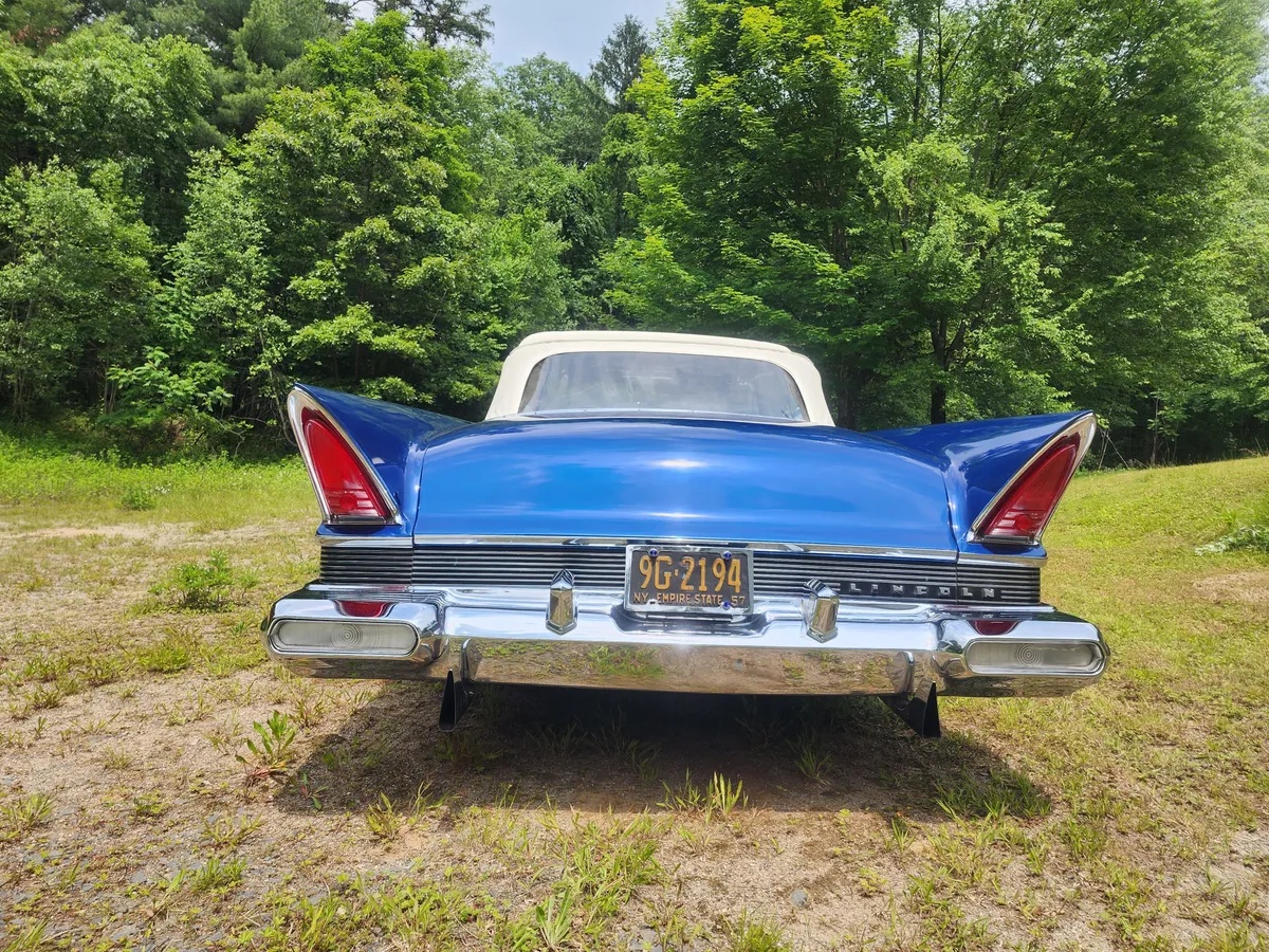 Lincoln-Capri-1957-Blue-White-8