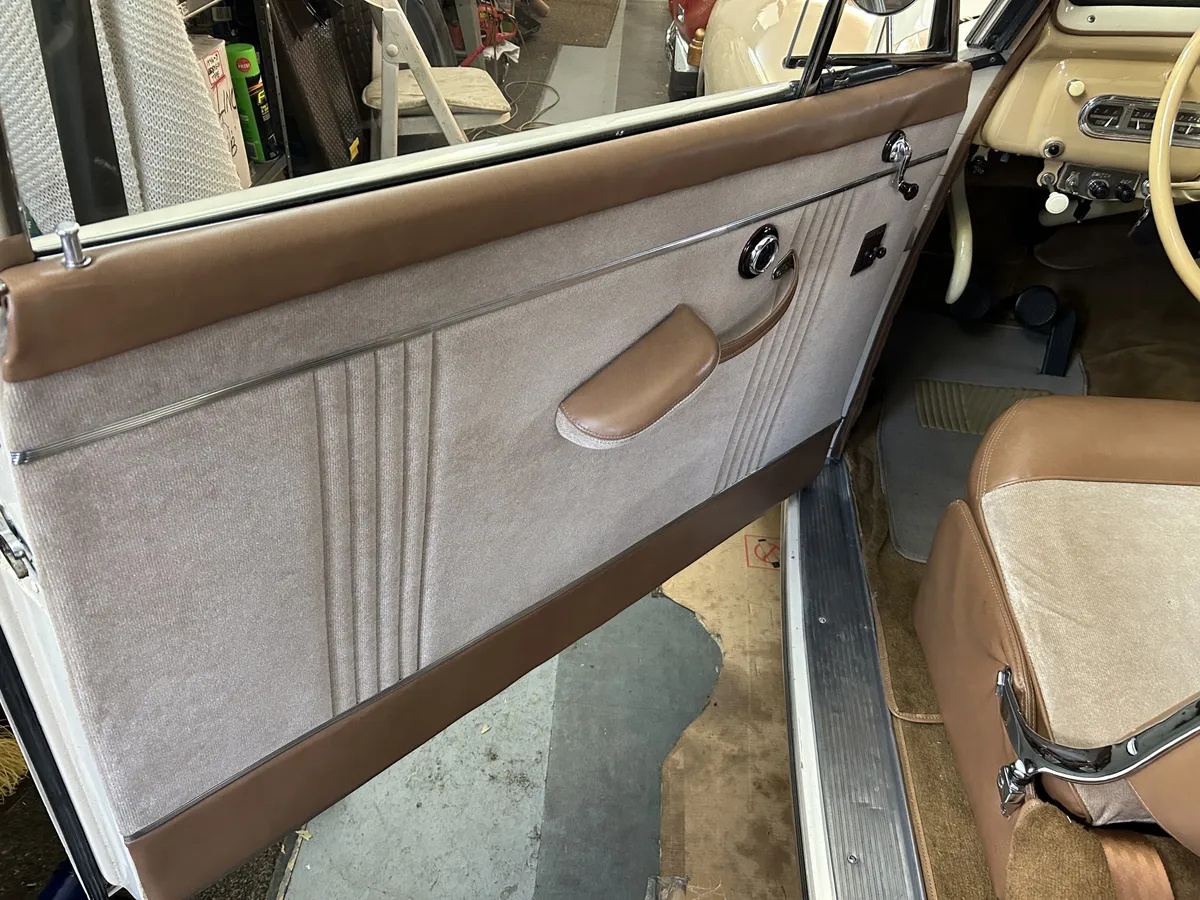 Lincoln-Continental-1946-Beige-Tan-16