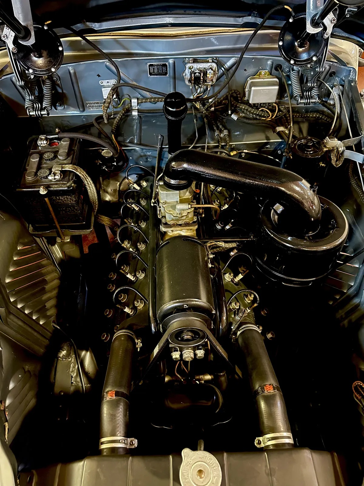 Lincoln-Continental-1946-Gray-Red-11