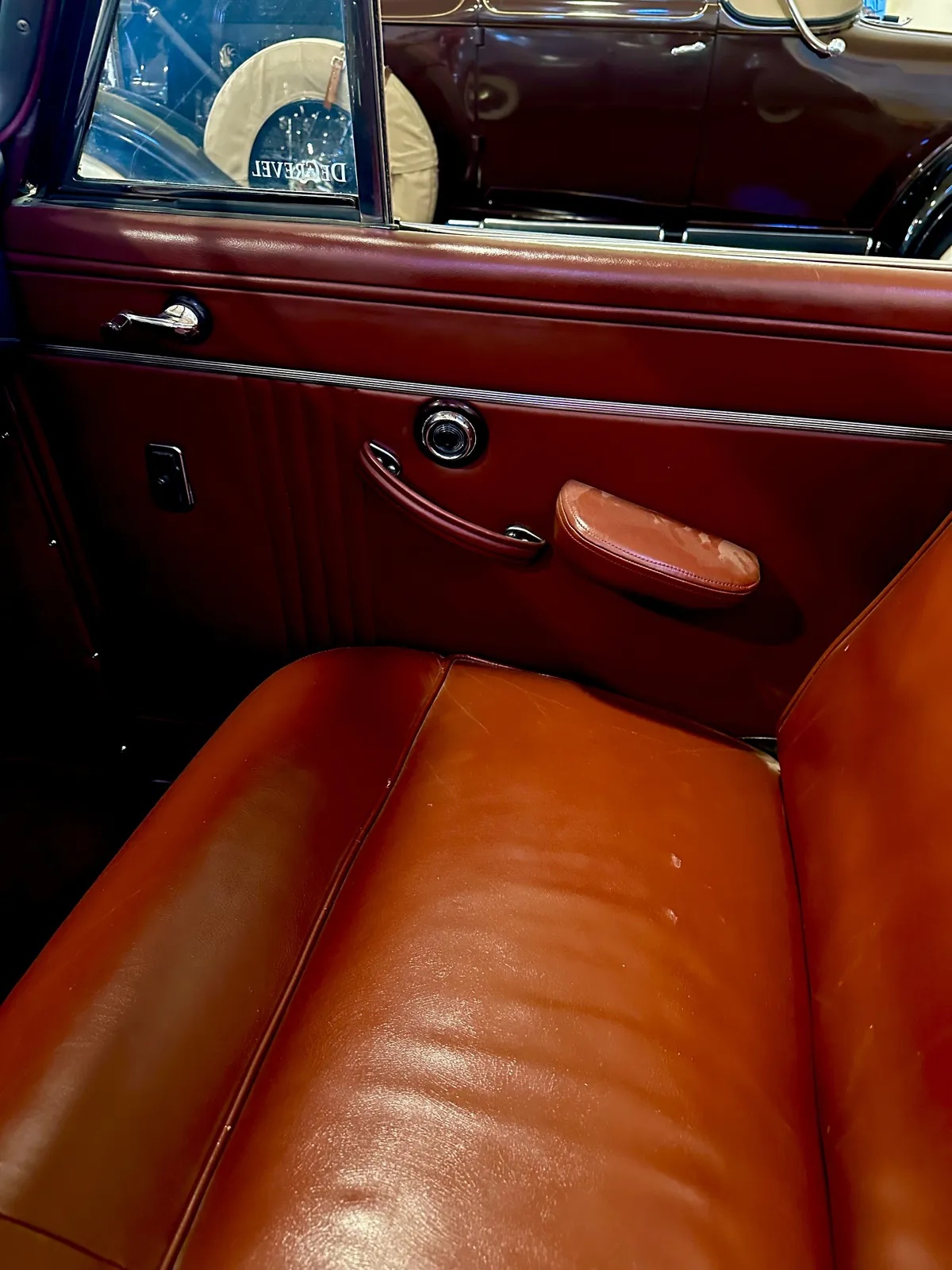 Lincoln-Continental-1946-Gray-Red-12