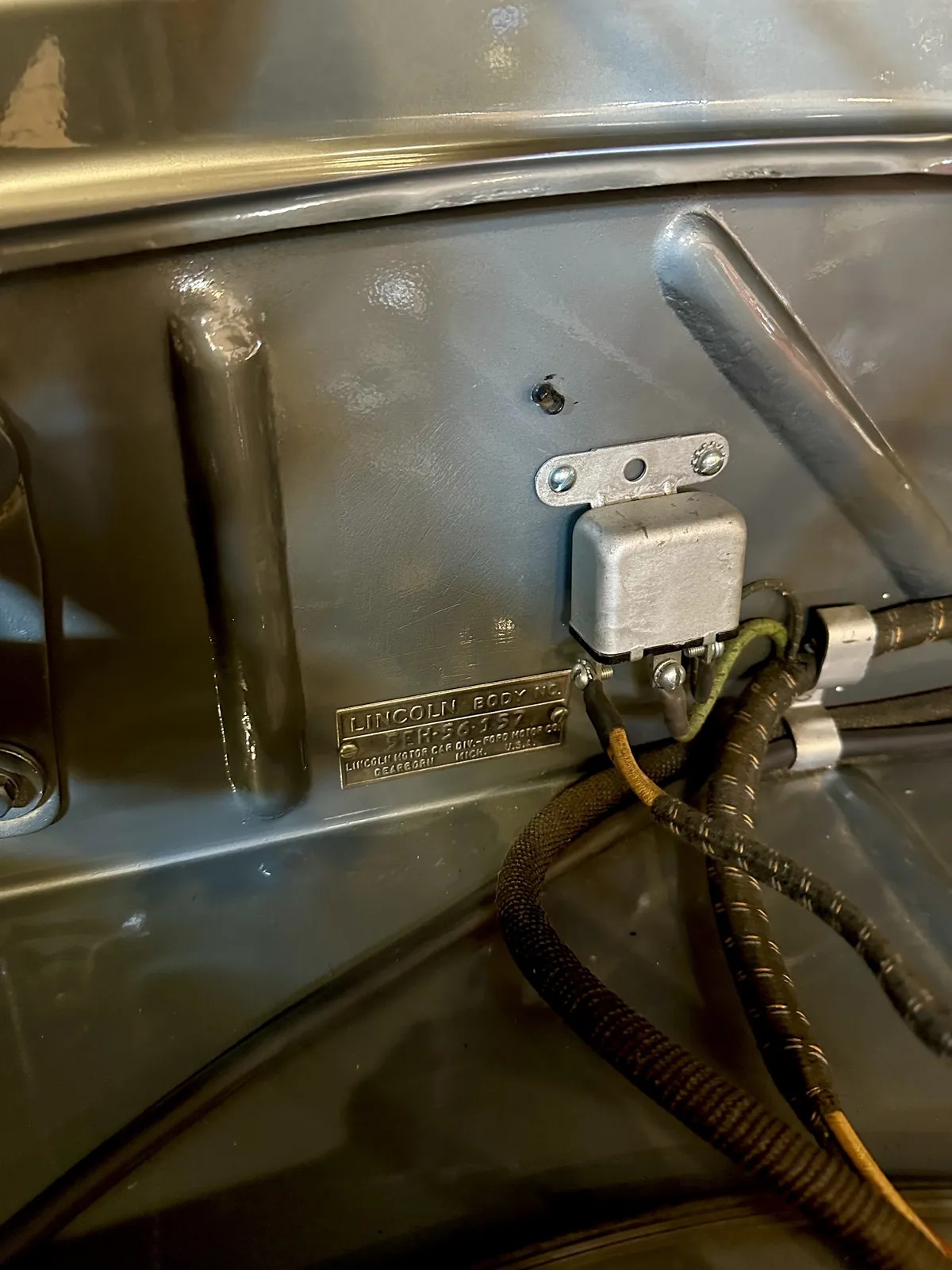 Lincoln-Continental-1946-Gray-Red-13