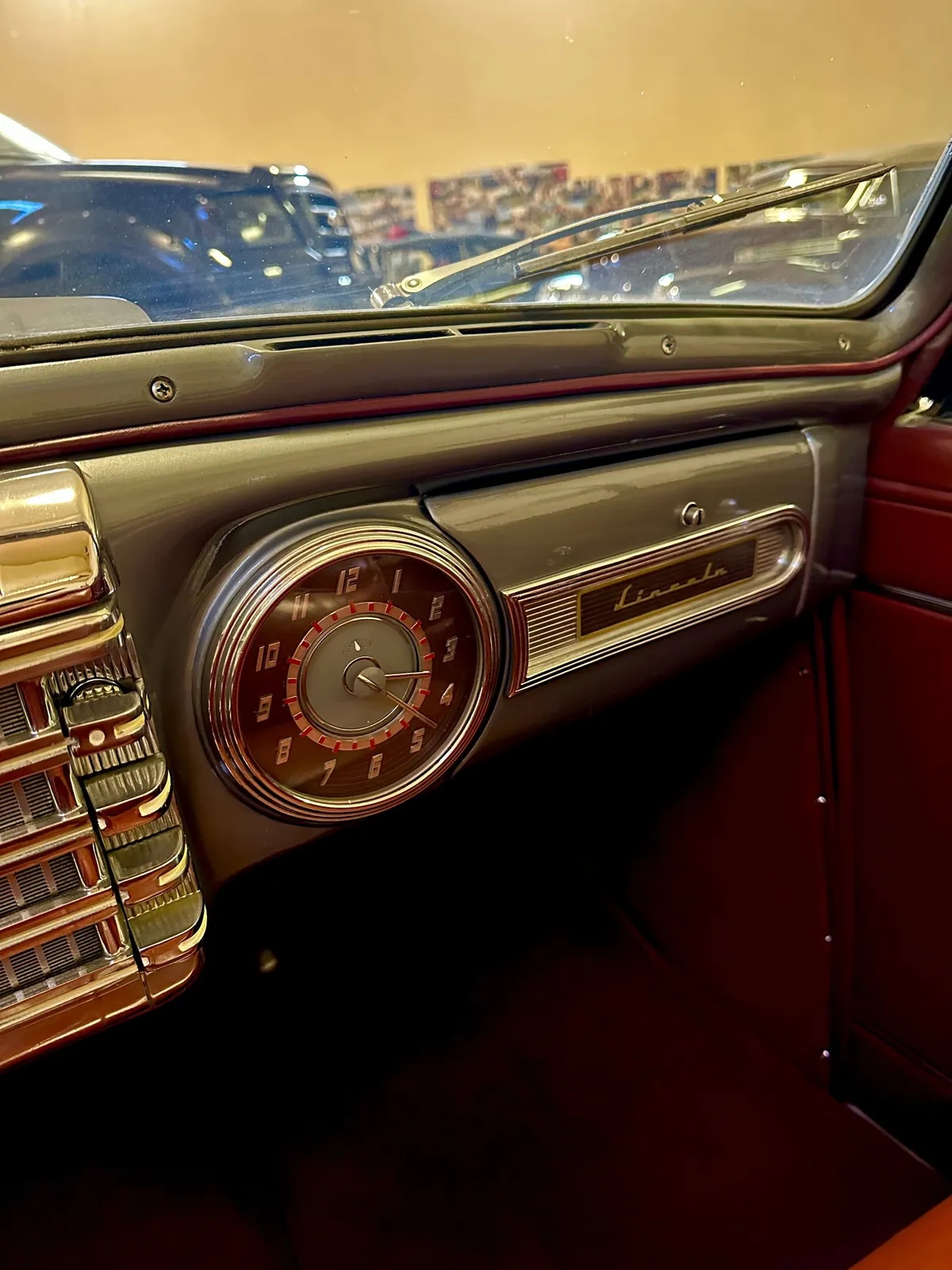 Lincoln-Continental-1946-Gray-Red-3