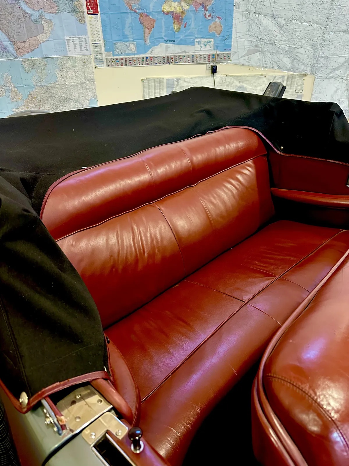 Lincoln-Continental-1946-Gray-Red-7