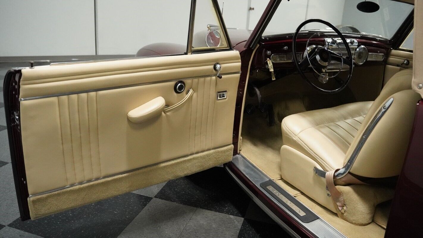 Lincoln-Continental-1947-Convertible-32