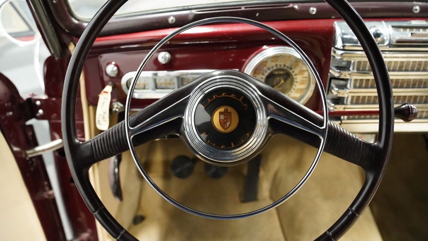 Lincoln-Continental-1947-Convertible-35