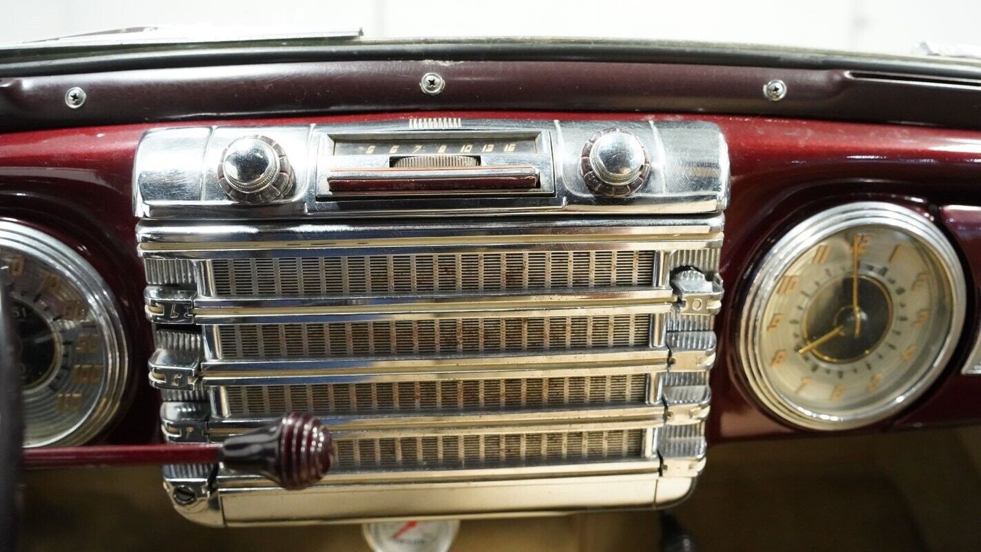 Lincoln-Continental-1947-Convertible-39