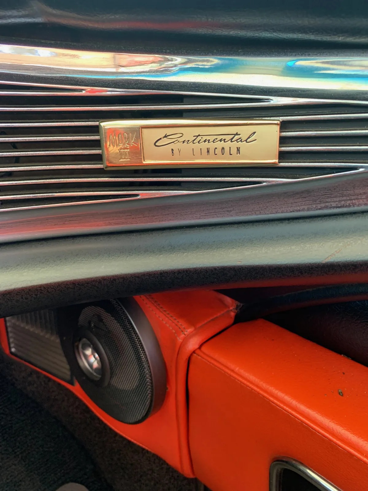 Lincoln-Continental-1958-Orange-Black-White-Orange-5