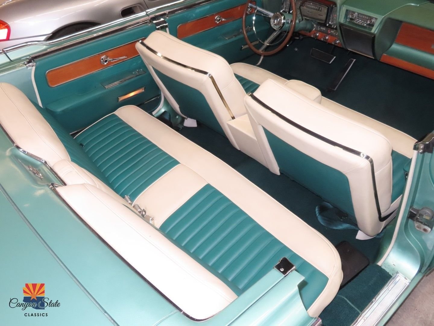 Lincoln-Continental-1961-Convertible-2
