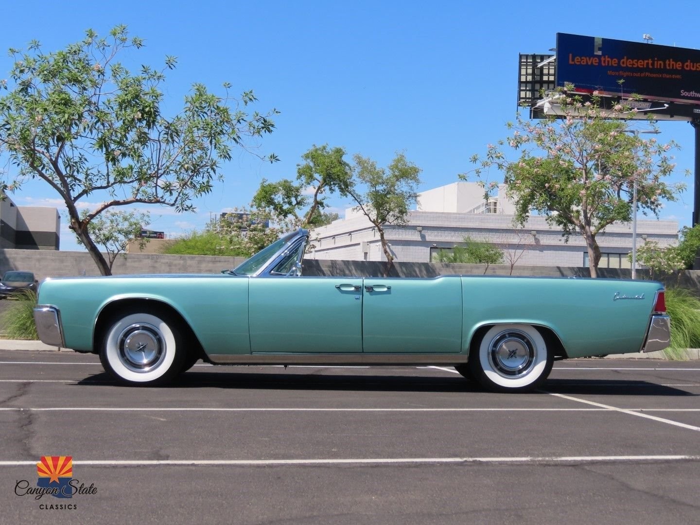 Lincoln-Continental-1961-Convertible-7