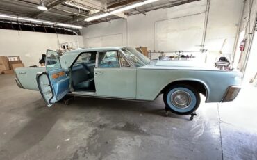 Lincoln-Continental-1961-Light-Blue-Light-Blue-3