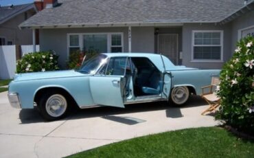 Lincoln-Continental-1961-Light-Blue-Light-Blue