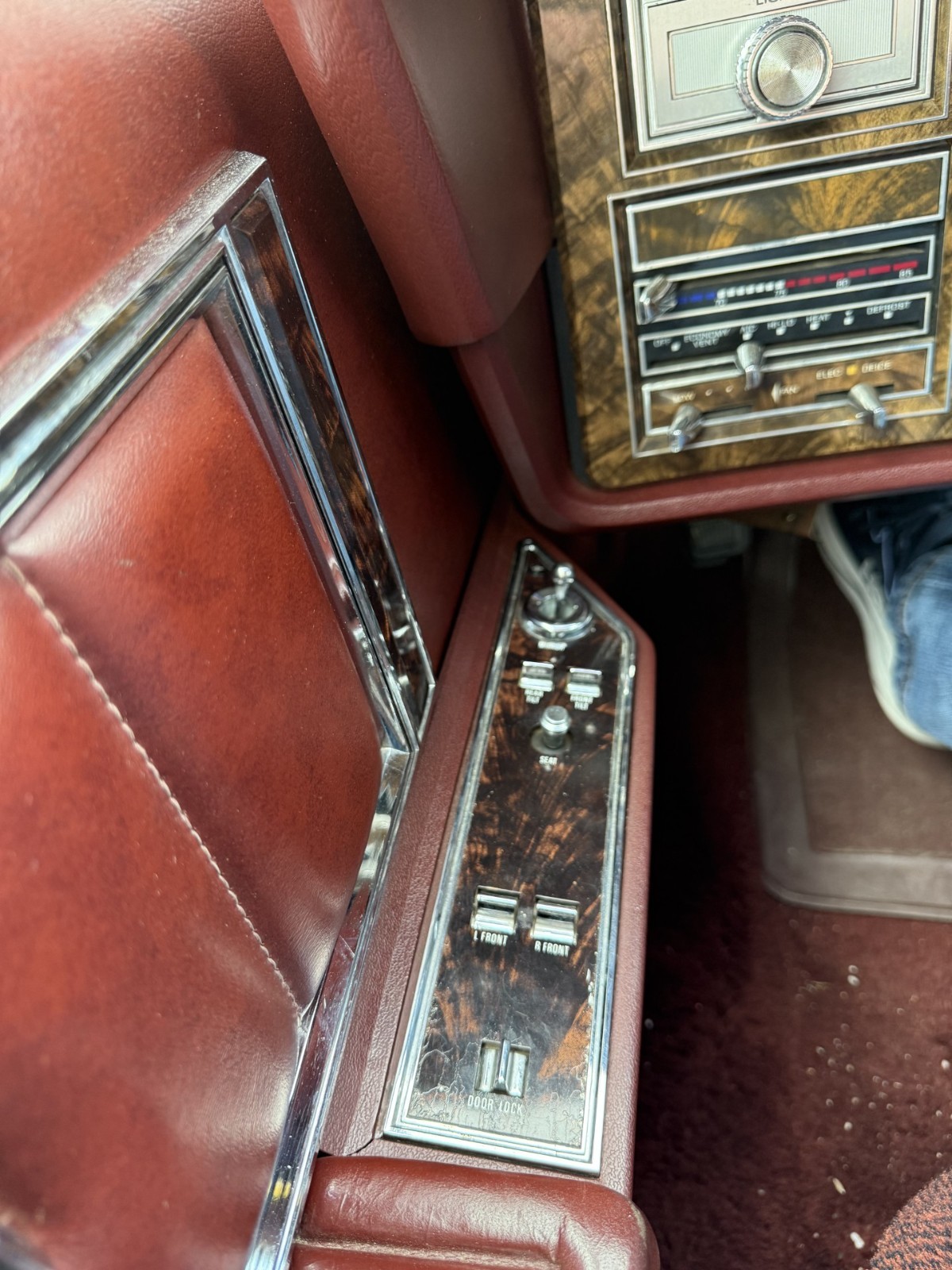 Lincoln-Continental-1978-Sedan-10