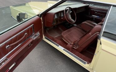 Lincoln-Continental-1978-Sedan-2