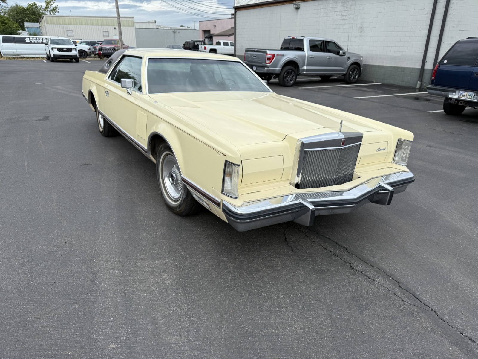 Lincoln-Continental-1978-Sedan-5