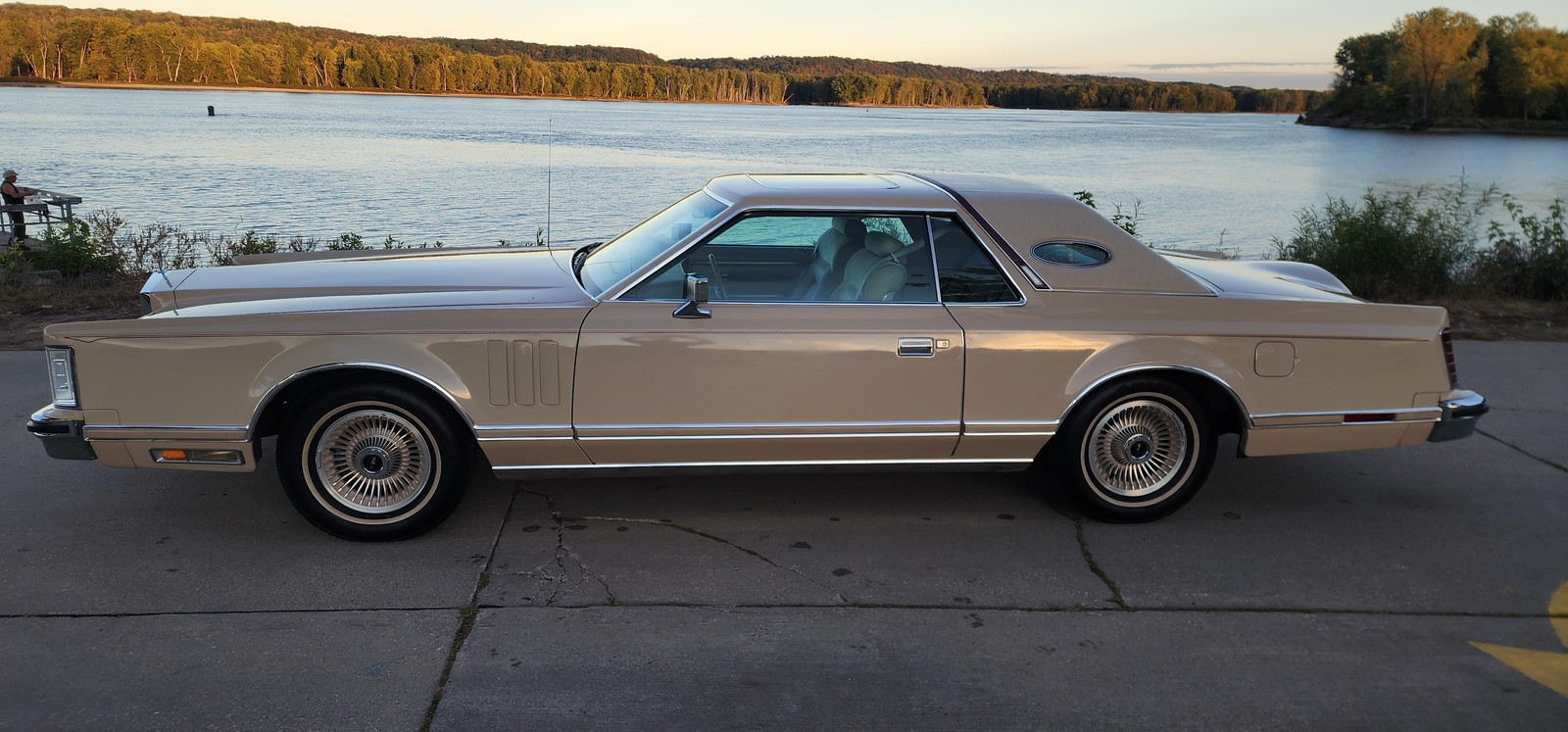 Lincoln-Continental-1979-2-dr-1