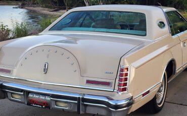 Lincoln-Continental-1979-2-dr-14