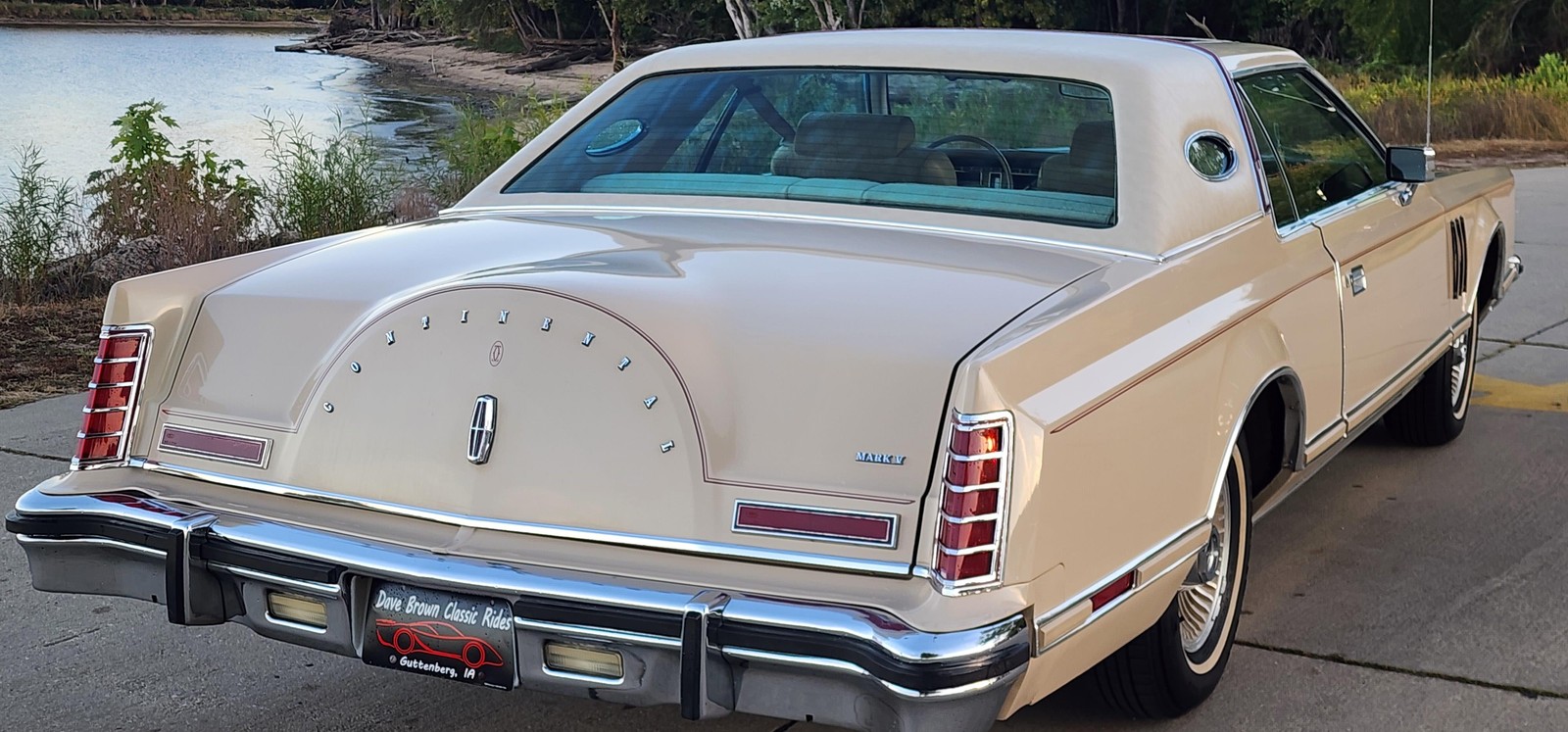Lincoln-Continental-1979-2-dr-14
