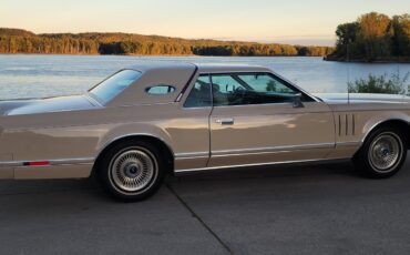 Lincoln-Continental-1979-2-dr-16