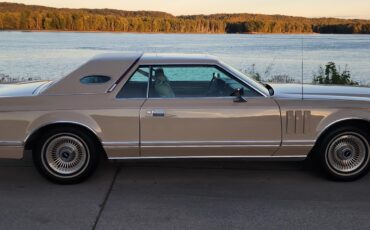 Lincoln-Continental-1979-2-dr-17