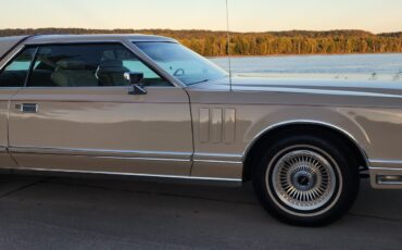 Lincoln-Continental-1979-2-dr-18