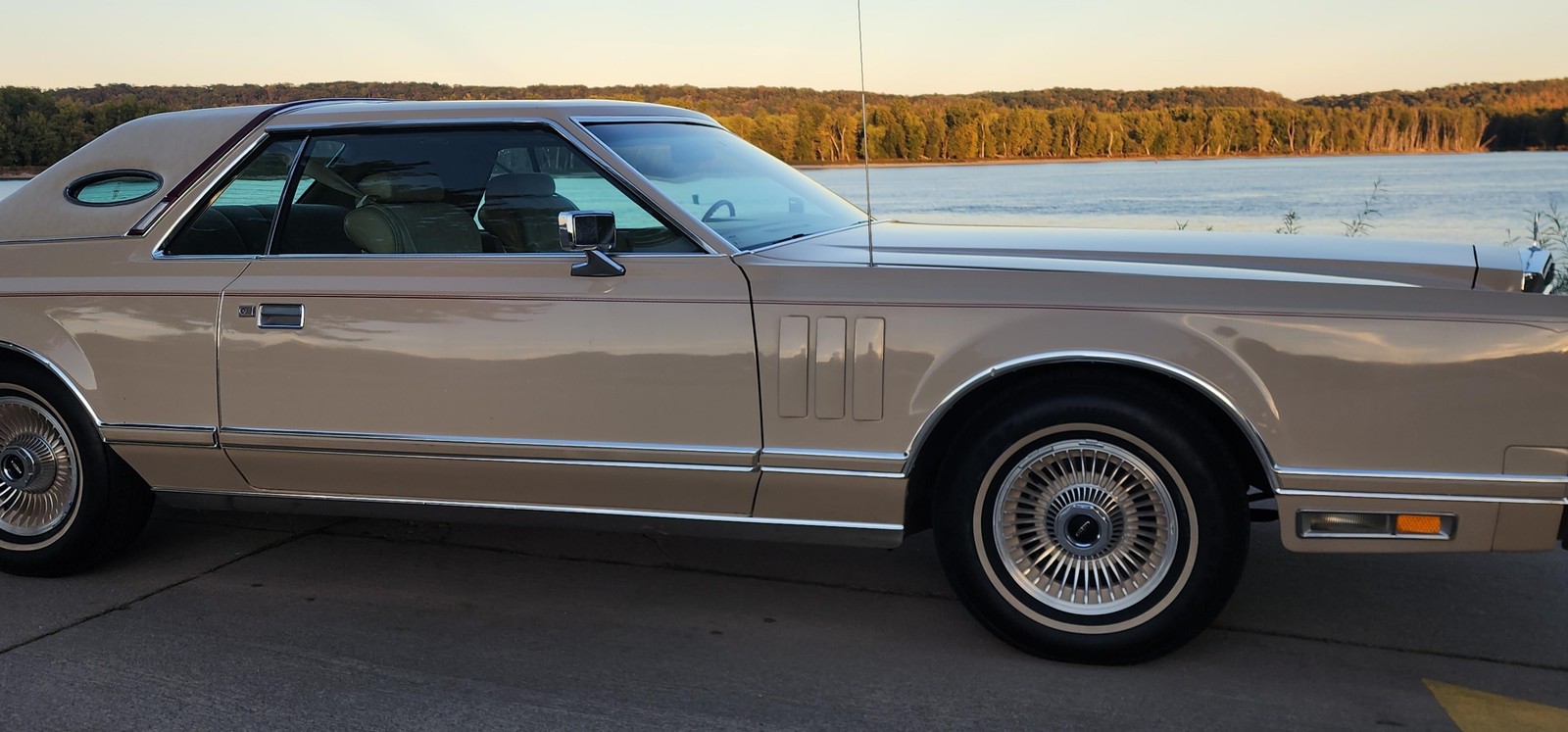 Lincoln-Continental-1979-2-dr-18