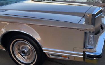 Lincoln-Continental-1979-2-dr-19