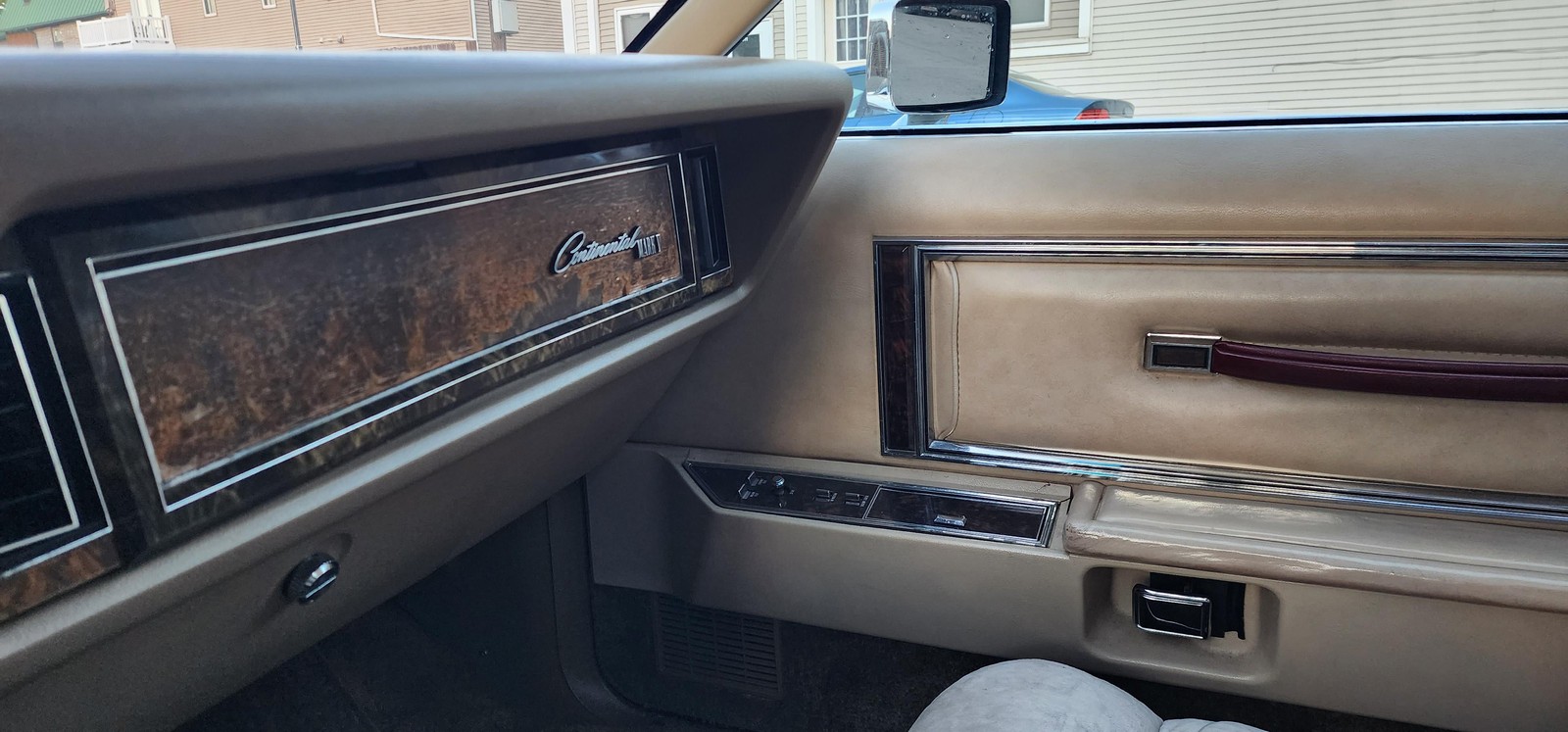 Lincoln-Continental-1979-2-dr-22