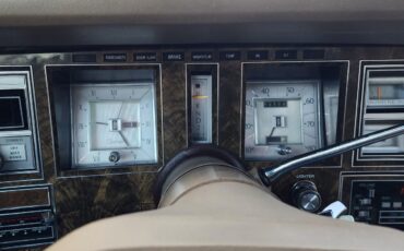 Lincoln-Continental-1979-2-dr-24