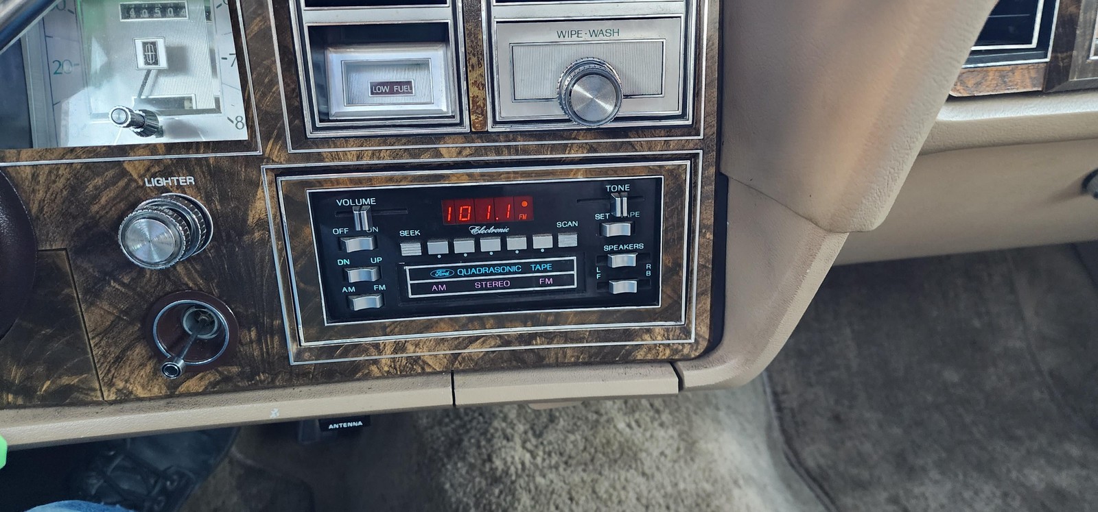 Lincoln-Continental-1979-2-dr-25