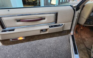 Lincoln-Continental-1979-2-dr-27