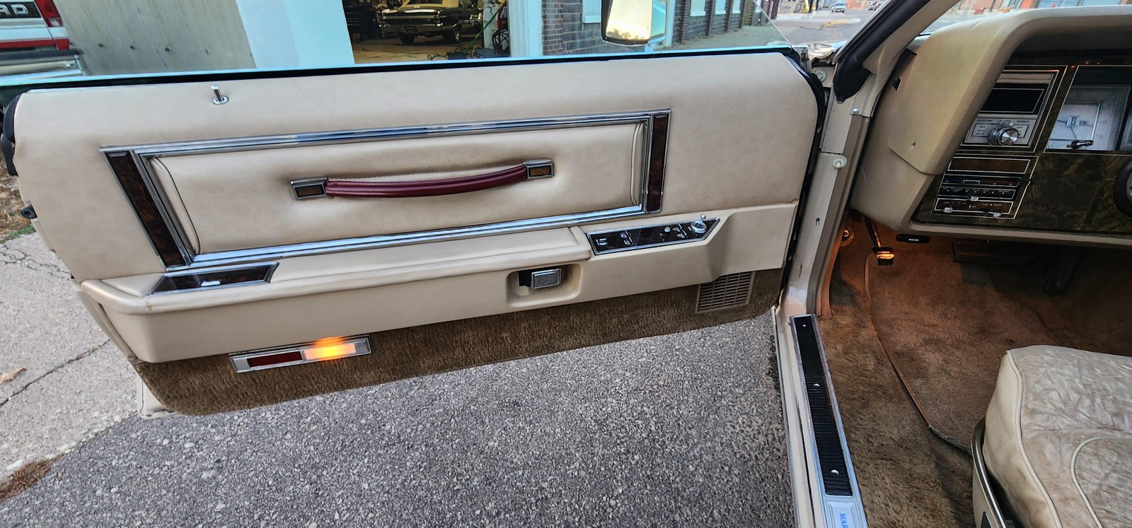 Lincoln-Continental-1979-2-dr-27