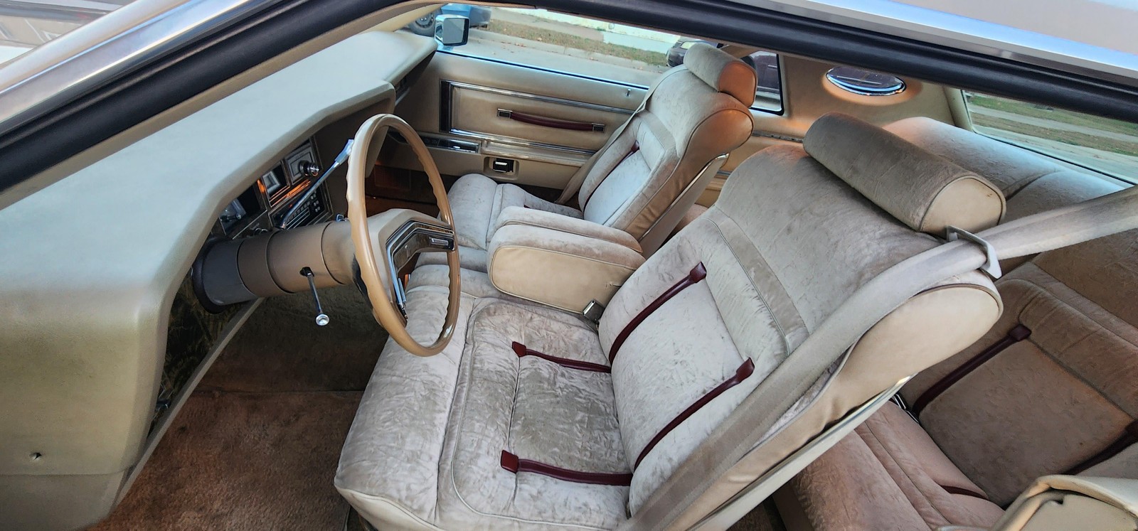 Lincoln-Continental-1979-2-dr-28
