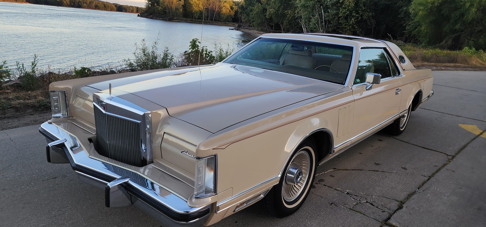 Lincoln-Continental-1979-2-dr-3