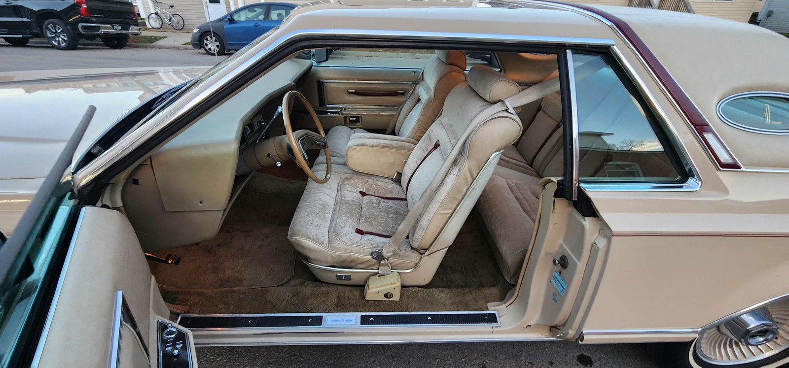 Lincoln-Continental-1979-2-dr-32