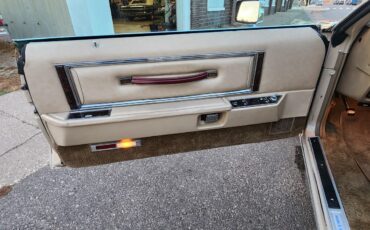 Lincoln-Continental-1979-2-dr-33