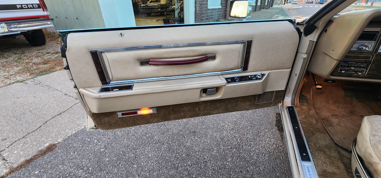 Lincoln-Continental-1979-2-dr-33