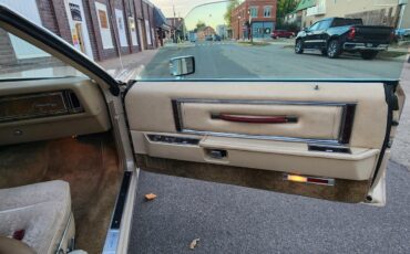 Lincoln-Continental-1979-2-dr-36