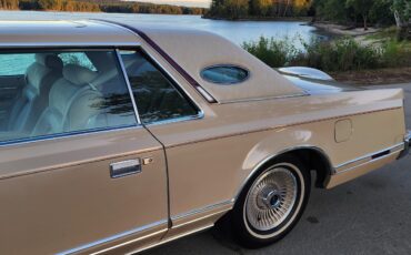 Lincoln-Continental-1979-2-dr-7