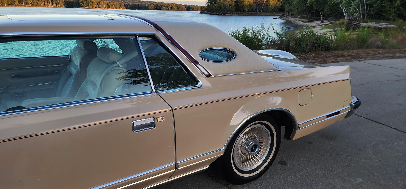 Lincoln-Continental-1979-2-dr-7