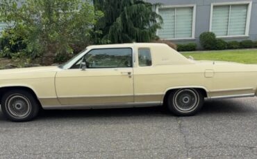Lincoln-Continental-1979-Light-Yellow-Tan