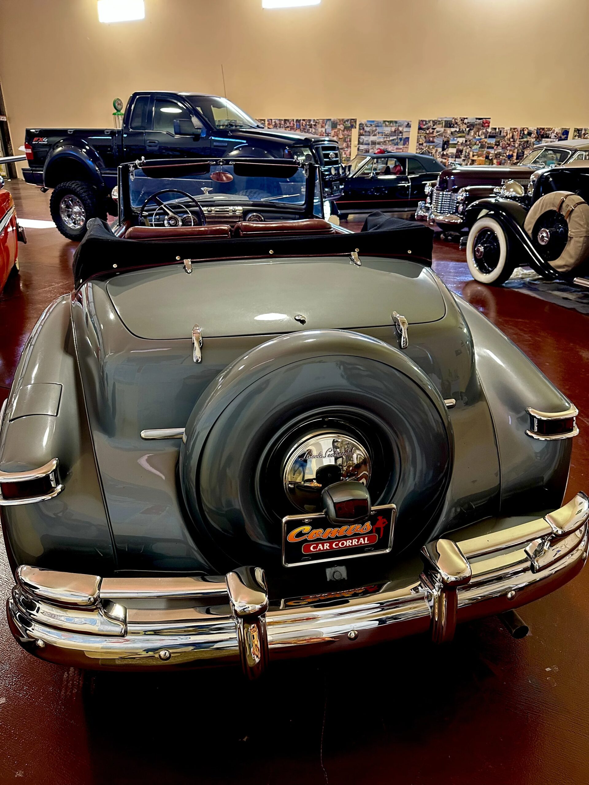 Lincoln-Continental-executive-1946-Gray-Red-4