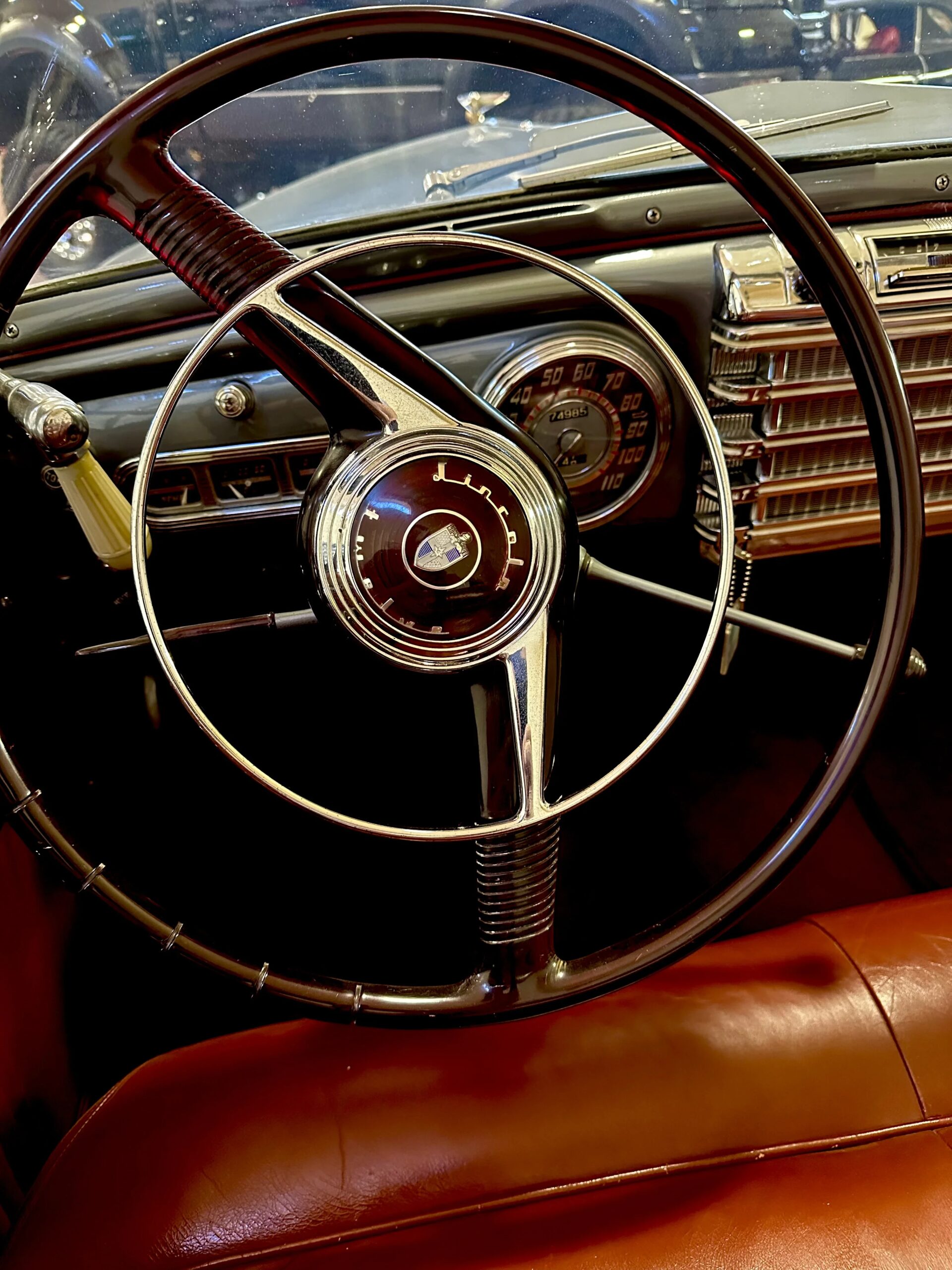 Lincoln-Continental-executive-1946-Gray-Red-5