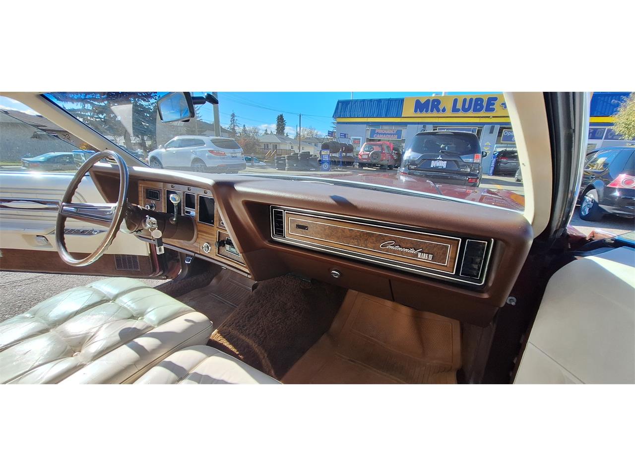 Lincoln-Continental-mark-iv-1973-Rust-White-with-Brown-10