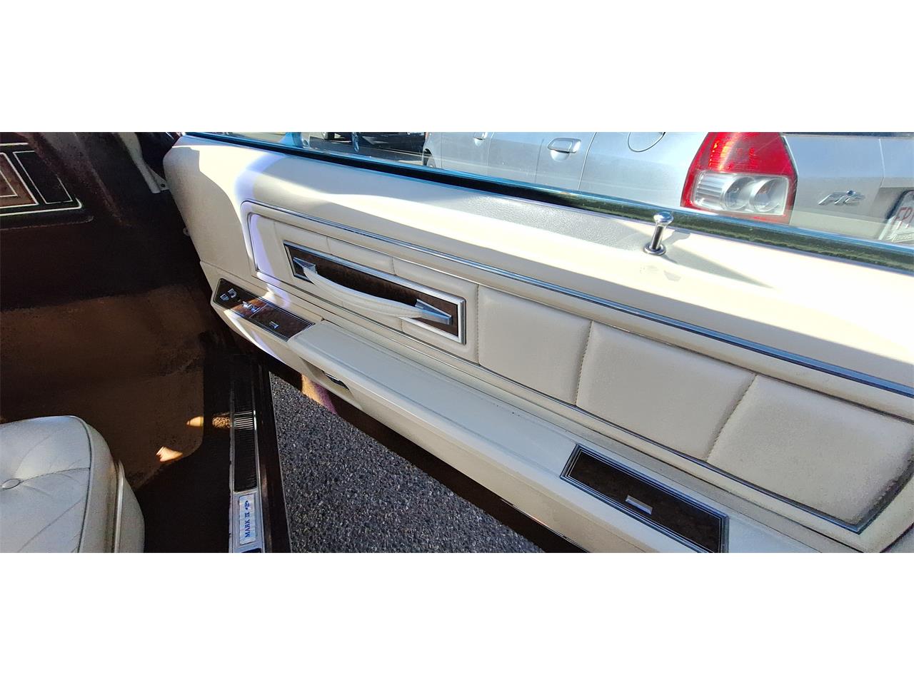 Lincoln-Continental-mark-iv-1973-Rust-White-with-Brown-2