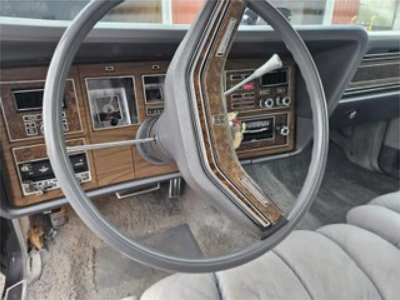 Lincoln-Continental-mark-iv-1976-Black-Gray-9