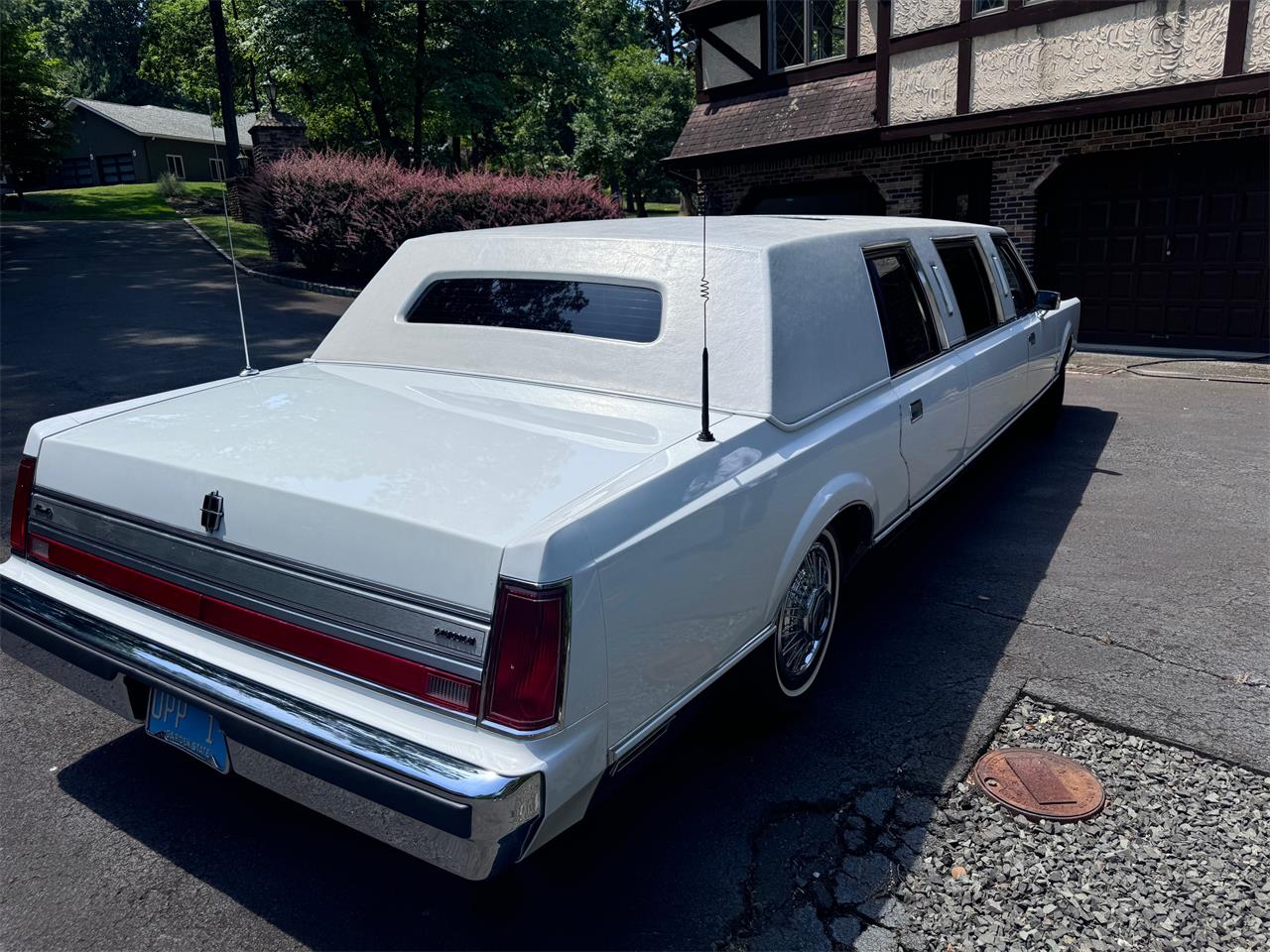 Lincoln-Limousine-1988-White-Gray-1